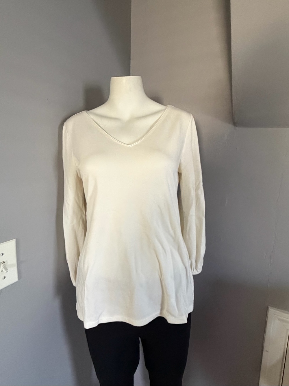 Ann Taylor Ivory V-Neck Long Sleeve Top